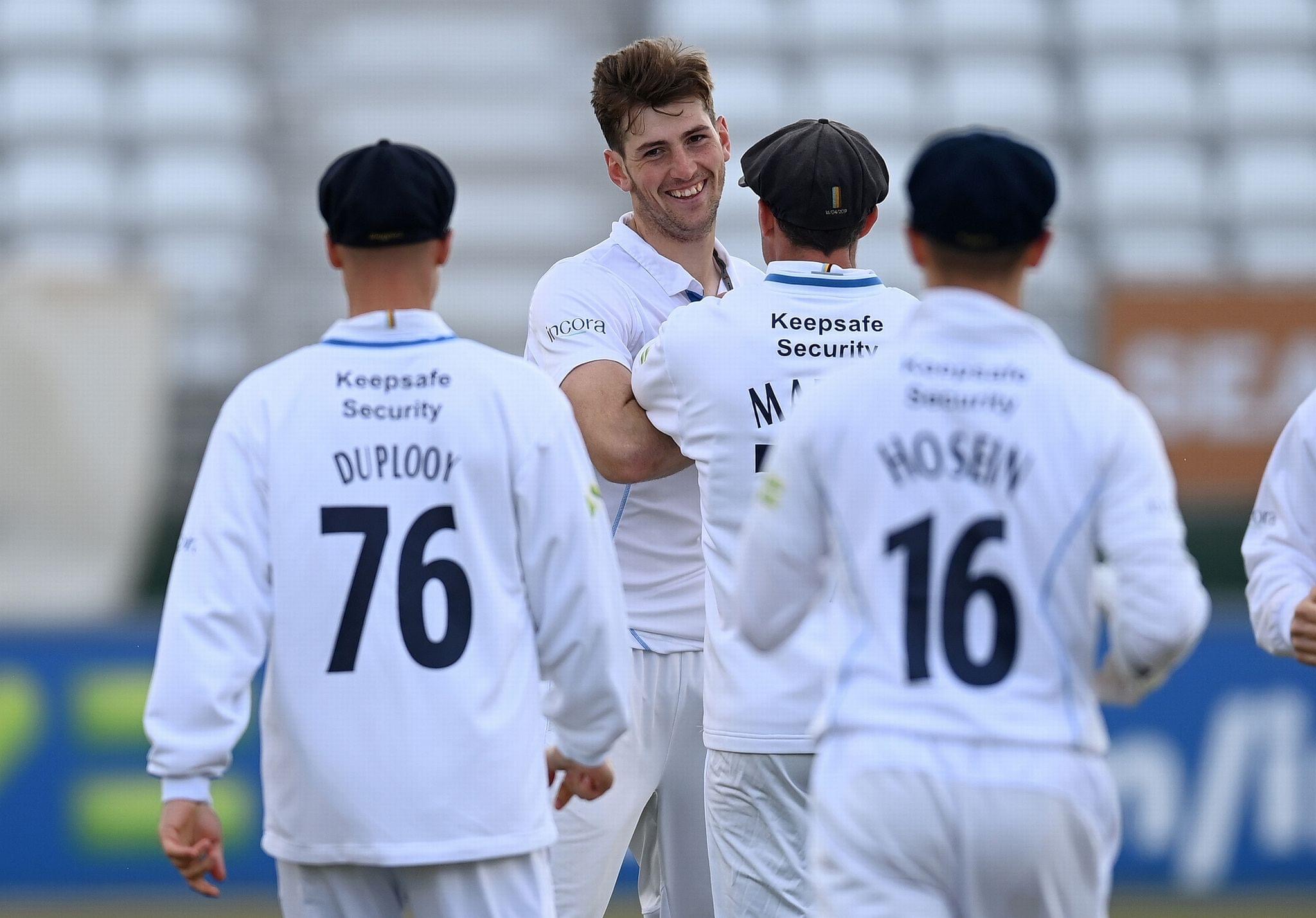 Aitchison signs extended deal with Derbyshire